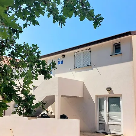 Traumhaftes Nur 300 Meter Zum Mit Blick Auf Tennisplatz - Hund Willkommen Umag